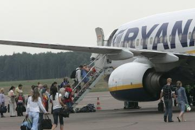 „Ryanair" tyčiojasi iš keleivių