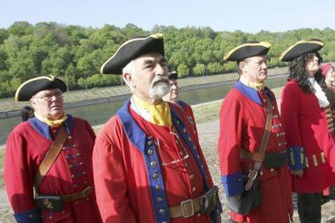 Kauną šturmavo persirengėliai kariai
