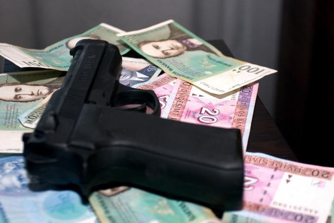 Iš senolės pagrobė 700 litų