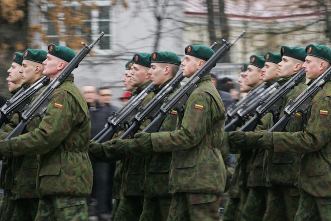 Dauguma gyventojų mano, kad vyras turi būti tarnavęs kariuomenėje