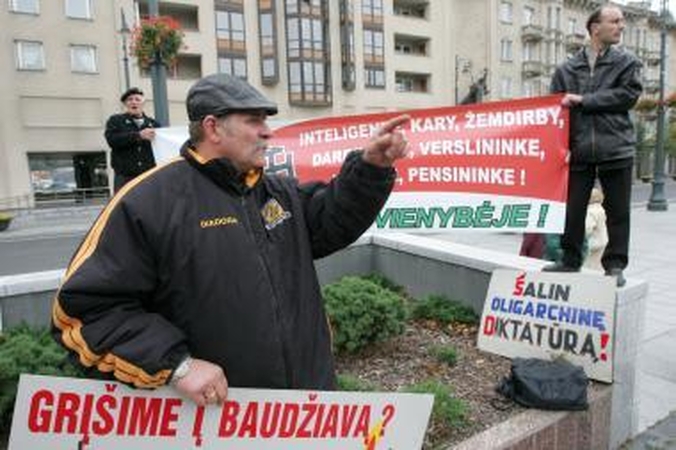 Prie Seimo - pensininkų, „frontininkų" ir „murzininkų" protestas 