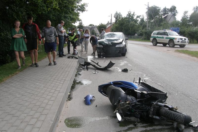 Doviluose per savaitę - antra kruvina motociklo avarija
