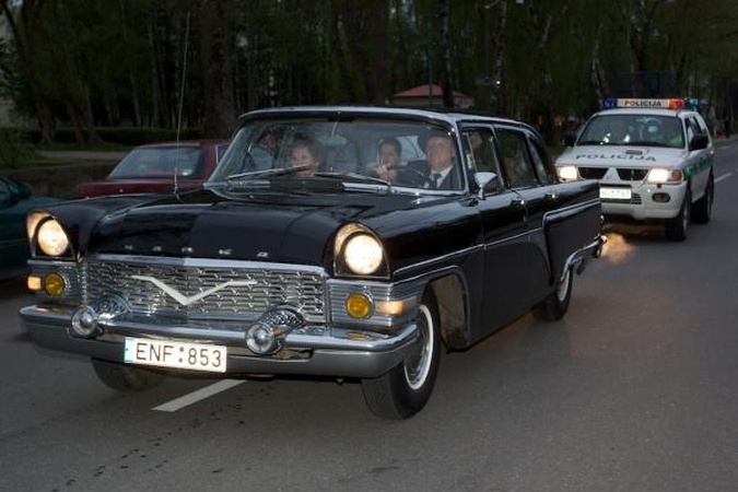 Palangos vasaros sezono pradžios šventę išjudino automobiliai