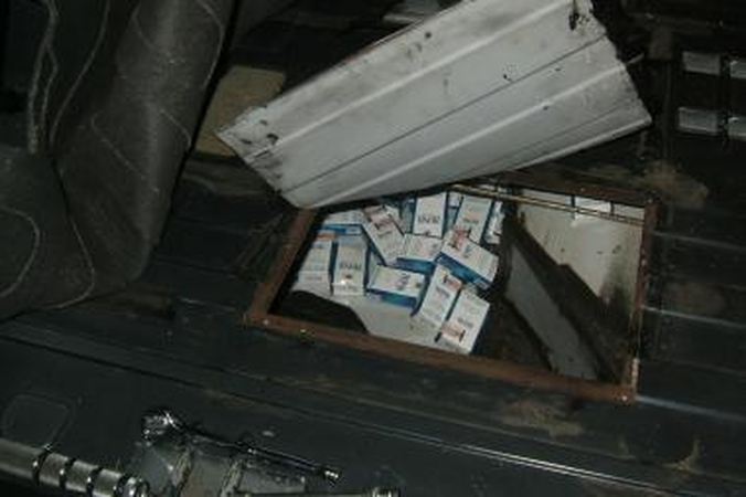 Vokiečio automobilyje – slėptuvė su cigaretėmis
