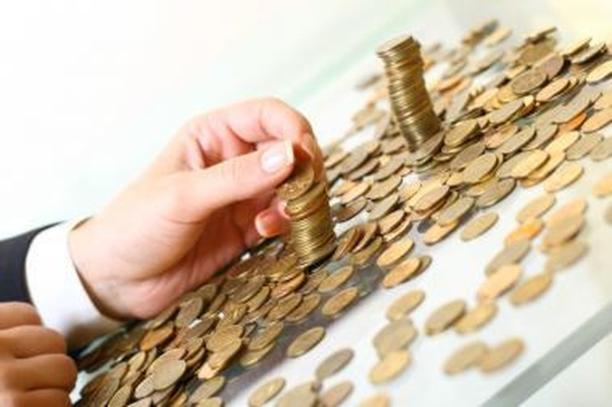 Lengvėjant skolininkų naštai mažėja ir indėlininkų uždarbis (papildyta)