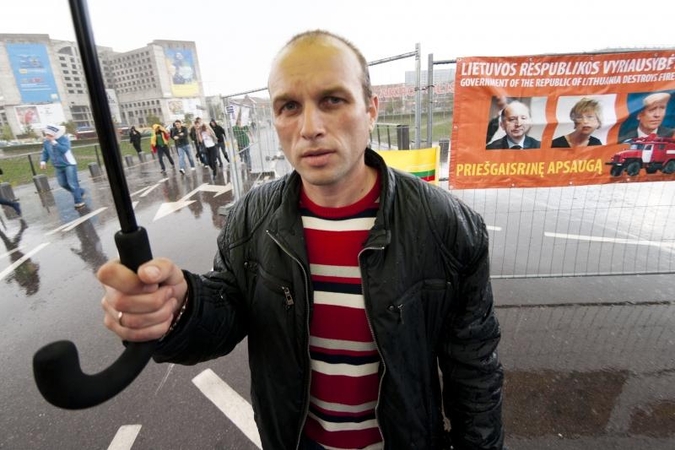 Prie „Žalgirio“ arenos – ugniagesių piketas