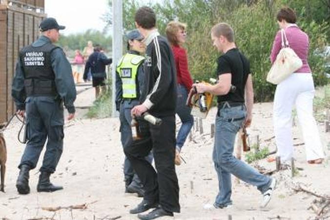 Nusižudyti grasinusi paauglė vos nenuskendo (papildyta)