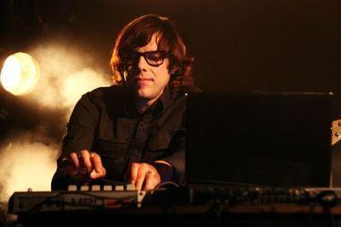 Naujieji „Vilniaus vartuose“: šviesas įžiebs „Corrupt fashion“ vakarėlis 