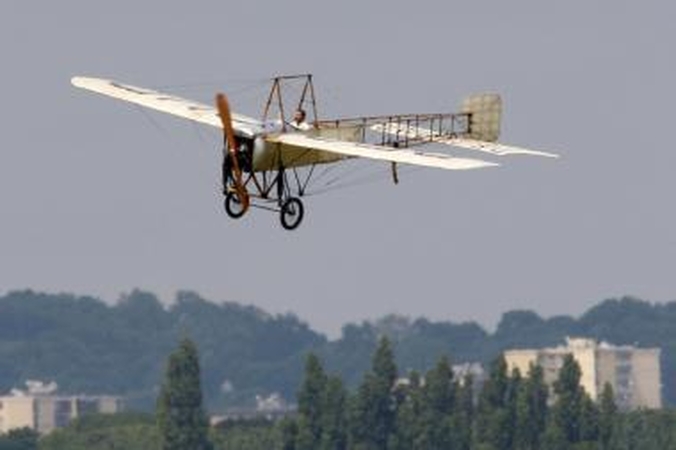 Paryžiuje istoriniai lėktuvai sulaukė didžiulio dėmesio 