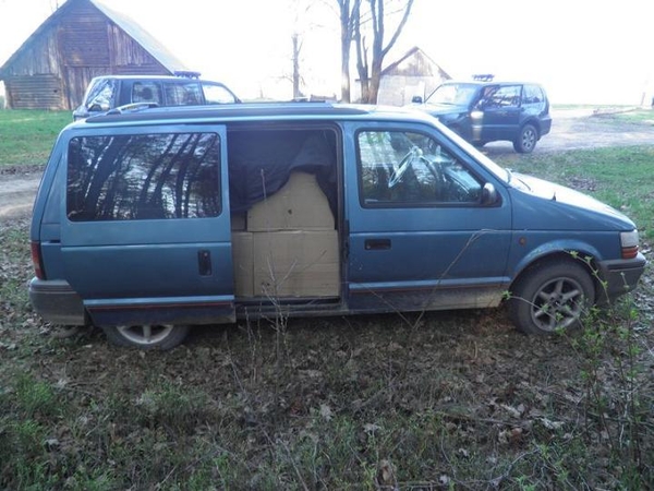 Sprukę kontrabandininkai pametė ir rūkalų krovinį, ir automobilį
