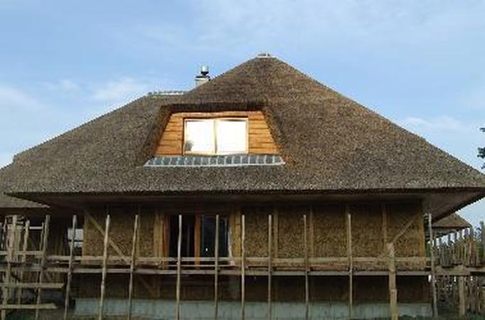 Norintiems saugoti klimatą - ekskursija po šiaudinius namus
