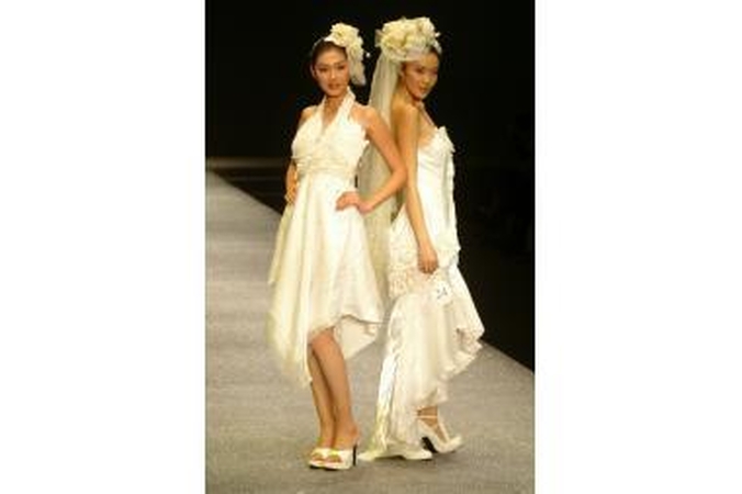 Madingiausios - trumpos vestuvinės suknelės