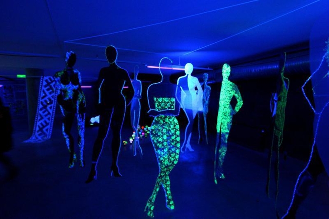 Kauno bienalė „Tekstilė“: „Žalgirio“ arenoje – žaidimai su šviesa