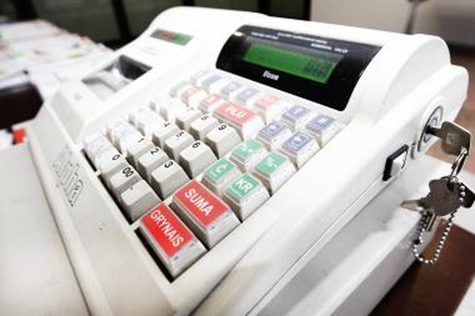 Į parduotuvę užėjęs vyras iš kasos aparato pagrobė pinigų