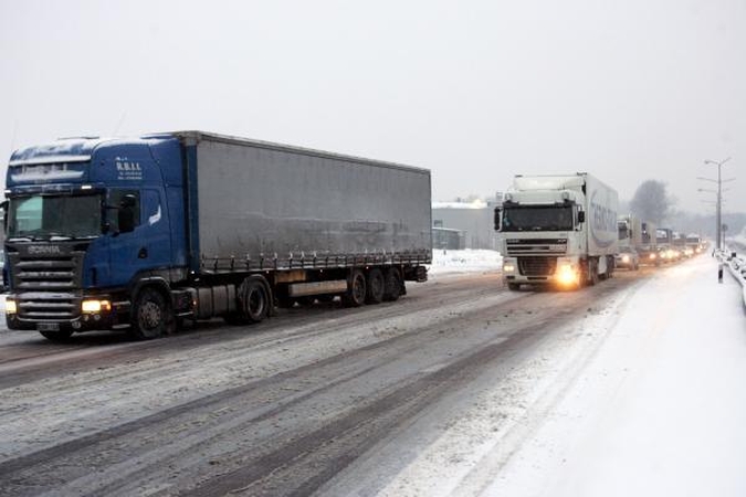 Valstybinės reikšmės keliuose kai kur susiformavo plikledis