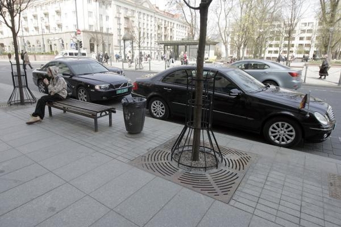 Gedimino prospekte automobiliai birbs visą parą 