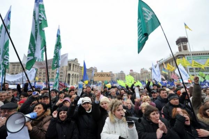 Tyrimas: valdžia Ukrainoje greitai praranda gyventojų paramą 