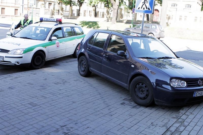 Klaipėdos centre girta vairuotoja taranavo gėlyną