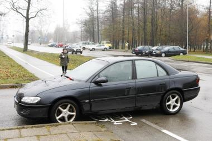 Neleistinoje vietoje pastatyta mašina nenutempiama jau trečia para