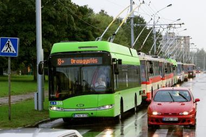Išgėręs jaunuolis siautėjo troleibuse 