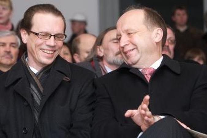 Premjeras žada apginti finansų ministrą