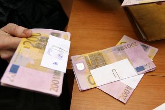 Didžioji Britanija svarsto galimybę paskolinti Airijai 7 mlrd. svarų 