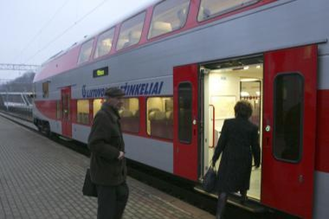 Naktį šėlusi audra sudarkė traukinių tvarkaraščius