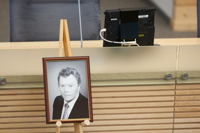 Šalies vadovai, Seimas pagerbė žuvusio J.Palionio atminimą