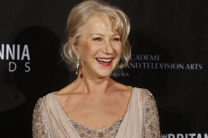Helen Mirren labdaros loterijai paaukojo savo bikinį