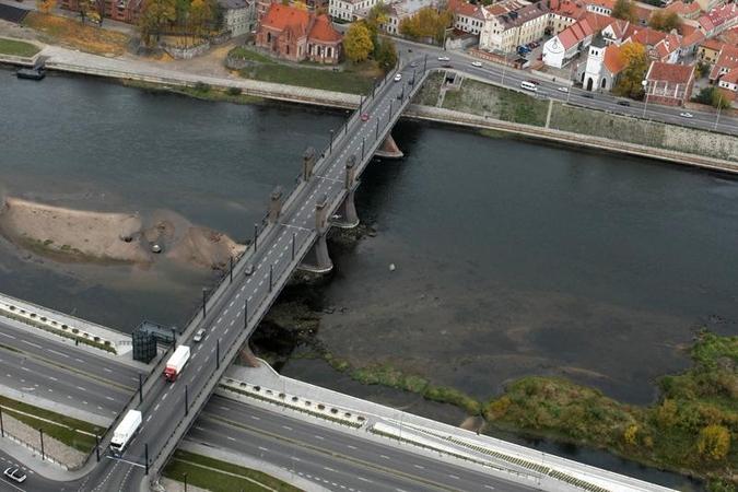 Aleksoto tiltas ir Marvelės gatvė užtemo