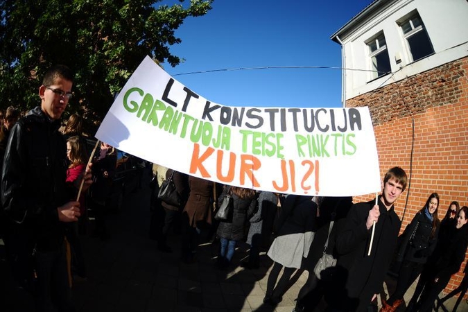 Studentai pradėjo rinkti parašus studijų įstatymui keisti