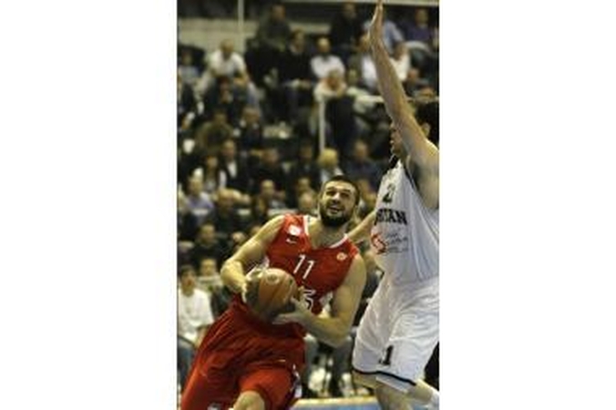L.Kleiza pelnė 18 taškų, tačiau „Olympiakos“ gavo antausį Belgrade 