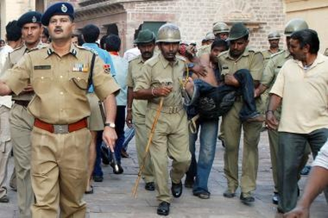 Indijoje maoistai nužudė 75 sukarintos policijos narius