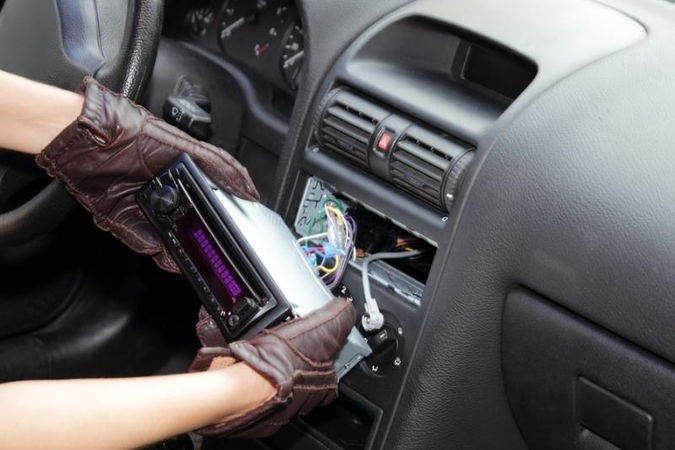 Vagysčių mados keičiasi: dažniau dingsta ne automobiliai, o detalės