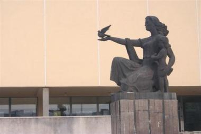 Rekonstruoti „Girstutį“ nori 19 bendrovių 