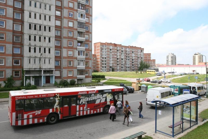 Autobuso durims suspaudus ranką, klaipėdietė patyrė sunkių sužalojimų