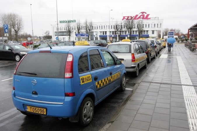 Dėl nesąžiningos taksi veiklos Vilniaus oro uostas bendradarbiaus su VMI