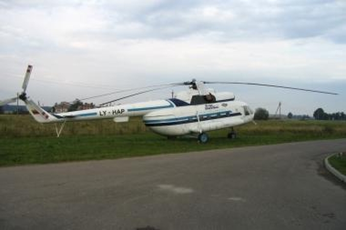 "Avia Baltica" Kauno oro uoste statys sraigtasparnių remonto angarą 