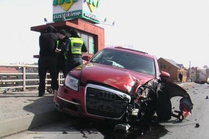 Žymaus aludario sūnaus avarija ant Pilies tilto  
