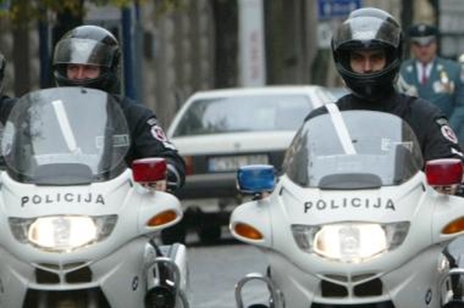 Pareigūnams į kišenę šiemet pasiūlyta beveik 17 tūkstančių litų