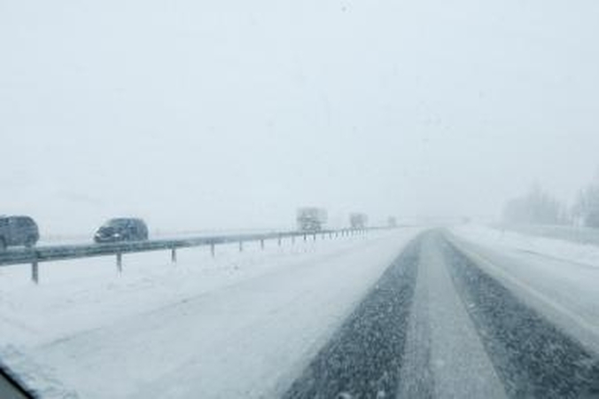 Permainingi orai sunkina eismo sąlygas