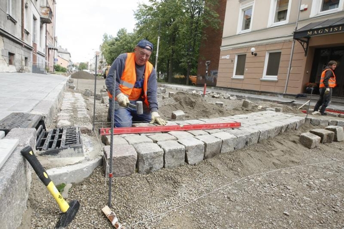 Pradėtas kloti J.Janonio gatvės grindinys