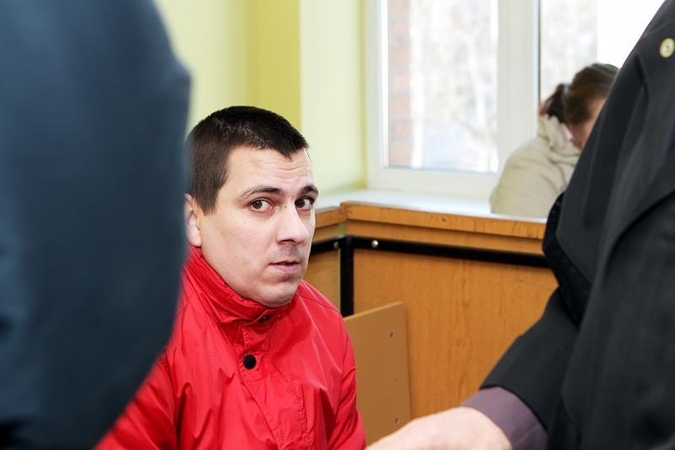 Sugriežtinta bausmė kūdikį mirtinai sužalojusiam tėvui