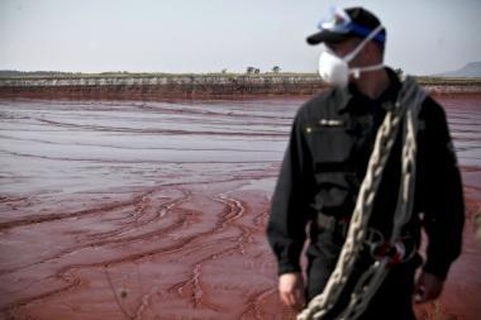 Vengrijoje mirė devintoji toksiško dumblo išsiliejimo auka