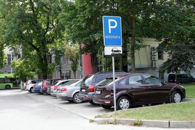 Sukčiai vengia mokėti už automobilių stovėjimą