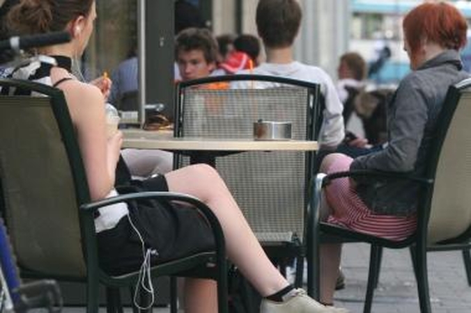 Apklausa: lietuviai į kavines dar negrįš