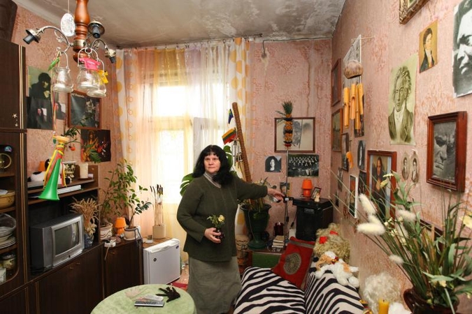 Kol savininkai pešasi dėl palėpės, pro kiaurą stogą varva vanduo