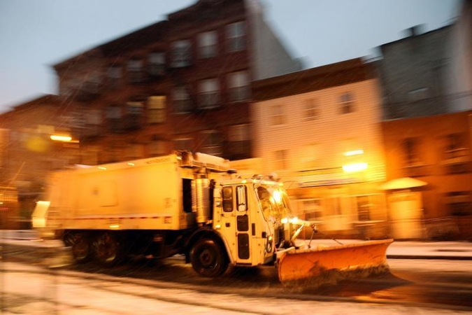 Dėl naktį iškritusio sniego kelių dangos daug kur slidžios