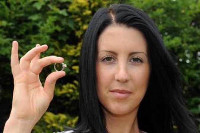 Po trejų metų žiedą atrado šarkos lizde