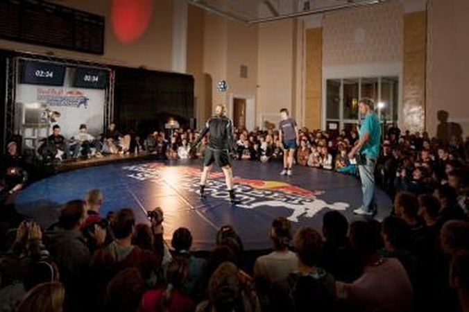 Freestyle futbolas atgaivino Kauno geležinkelio stotį (papildyta)